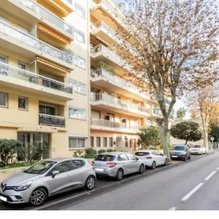 Air Conditioned Apartment, 3 Min Walk To The Beaches, Garage