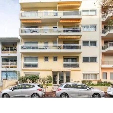 Апартаменти Air Conditioned Apartment, 3 Min Walk To The Beaches, Garage Антіб