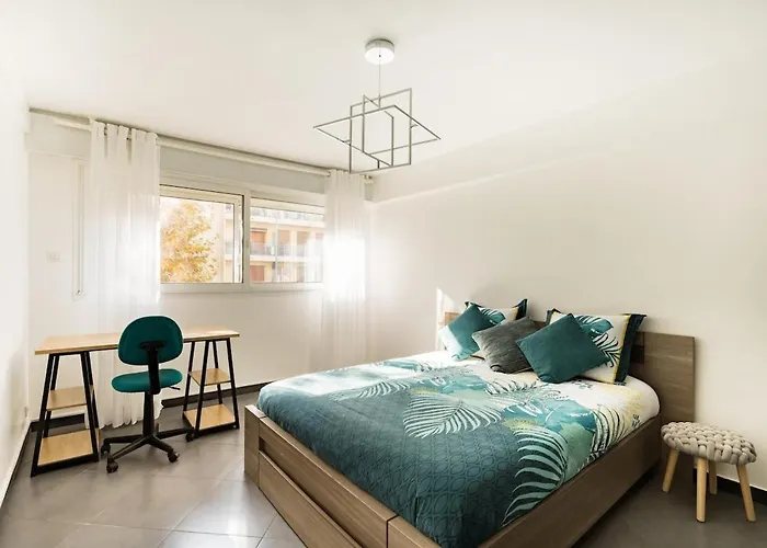 Air Conditioned Apartment, 3 Min Walk To The Beaches, Garage Апартаменти