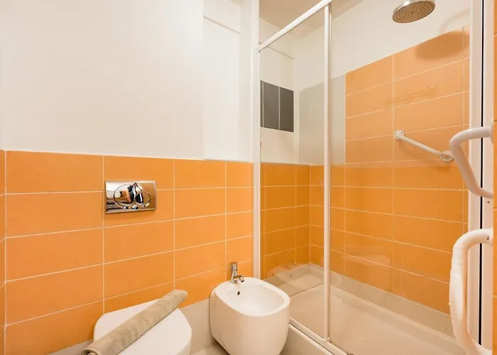 Апартаменти Air Conditioned Apartment, 3 Min Walk To The Beaches, Garage