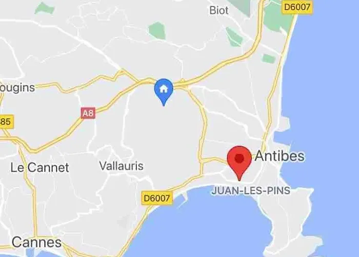 Air Conditioned Apartment, 3 Min Walk To The Beaches, Garage *