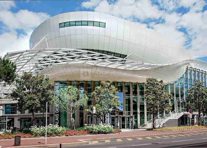 Air Conditioned Apartment, 3 Min Walk To The Beaches, Garage * Антіб