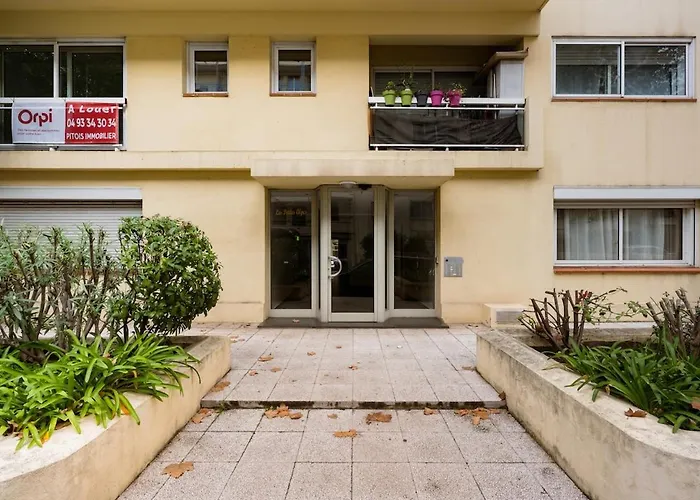 Air Conditioned Apartment, 3 Min Walk To The Beaches, Garage Апартаменти