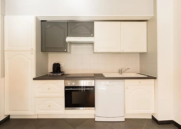 Air Conditioned Apartment, 3 Min Walk To The Beaches, Garage Апартаменти *