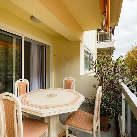 Daire Air Conditioned Apartment, 3 Min Walk To The Beaches, Garage *