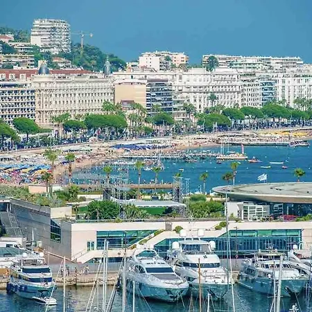 Air Conditioned Apartment, 3 Min Walk To The Beaches, Garage