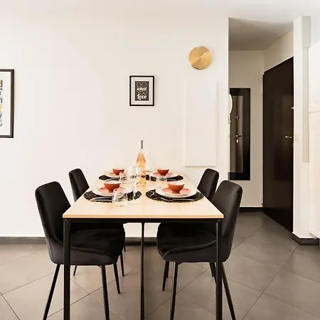 Air Conditioned Apartment, 3 Min Walk To The Beaches, Garage * Antibes