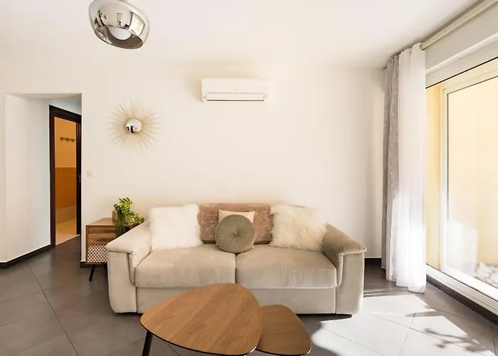 Appartement Air Conditioned Apartment, 3 Min Walk To The Beaches, Garage