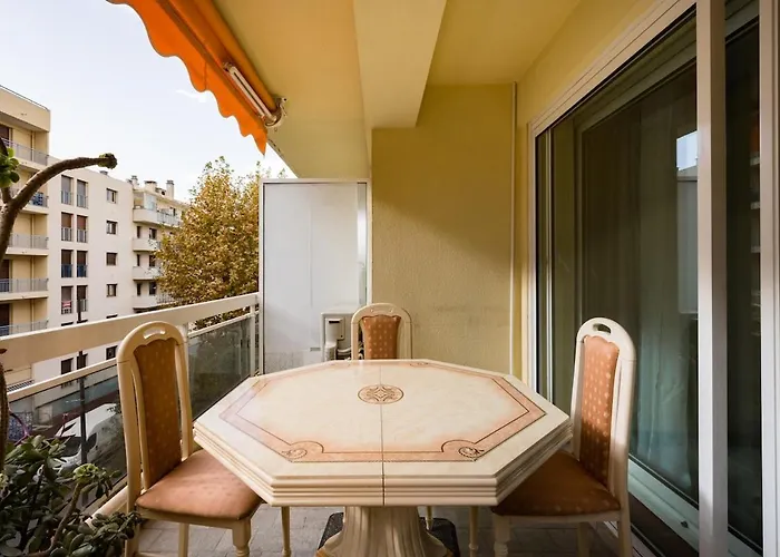 Appartement Air Conditioned Apartment, 3 Min Walk To The Beaches, Garage