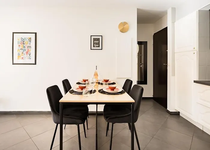 Air Conditioned Apartment, 3 Min Walk To The Beaches, Garage * Antibes