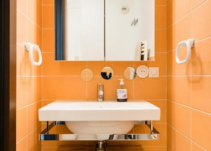 Air Conditioned Apartment, 3 Min Walk To The Beaches, Garage Appartement *